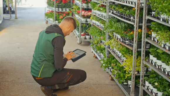 mobile grow rack.png